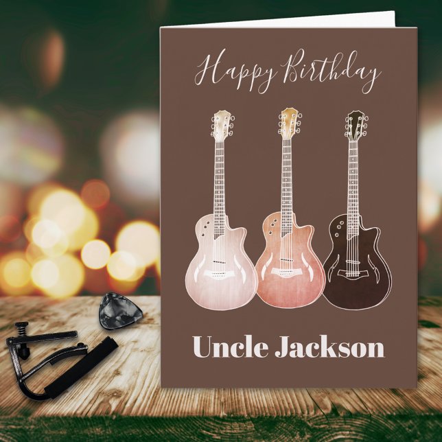 Tarjeta Guitarras Rústicas de Rock n Roll Tío Rockstar (Happy birthday uncle custom rustic guitar music themed brown birthday greetings card)
