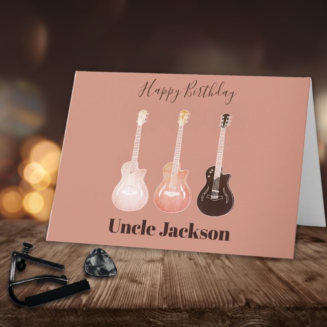 Tarjeta Guitars rusos de rock n Roll personifican al tío (Happy birthday uncle rustic guitar personalized birthday greetings card for guitarists musicians )