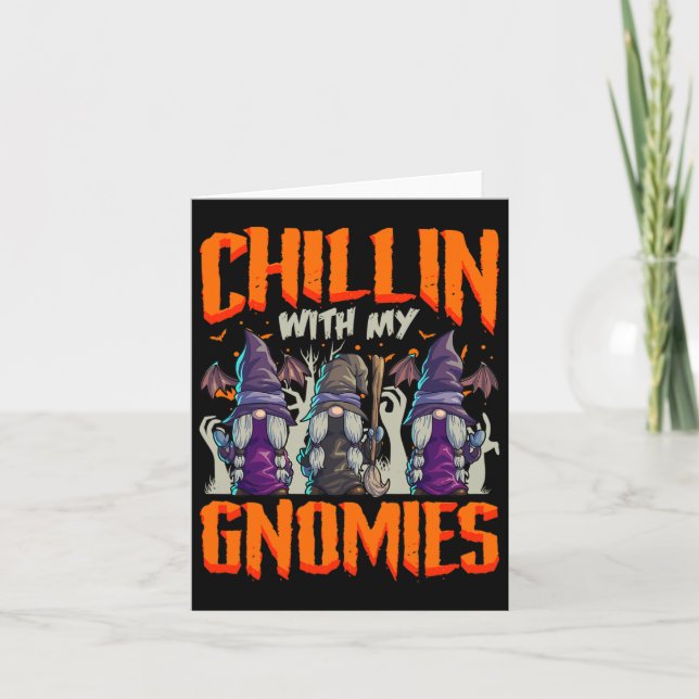 Tarjeta Halloween Gnomes Witch Chillin with My Gnomies (Anverso)
