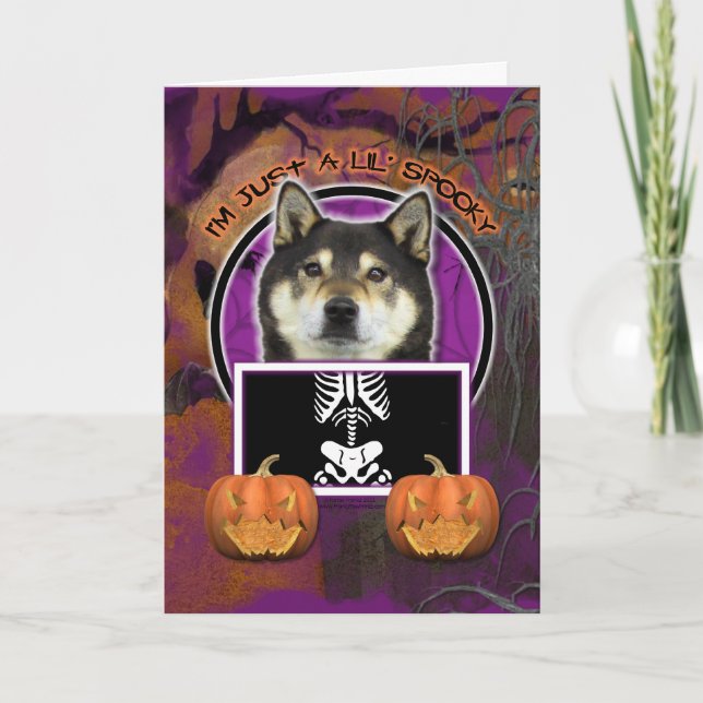 Tarjeta Halloween - Just a Lil Spooky - Shiba Inu - Yasha (Anverso)