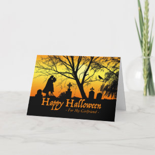 Tarjeta Halloween para novia, Pareja besándose, Cementerio