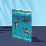 Tarjeta Hammerhead Shark Birthday Funny<br><div class="desc">Este diseño puede ser personalizado en el área proporcionada cambiando la foto y/o el texto. O puede personalizarse haciendo clic en Personalizar esta plantilla y, a continuación, eligiendo la opción de hacer clic en el personalizar y eliminando o cambiando el color del fondo, agregando texto, cambiando el color o estilo...</div>