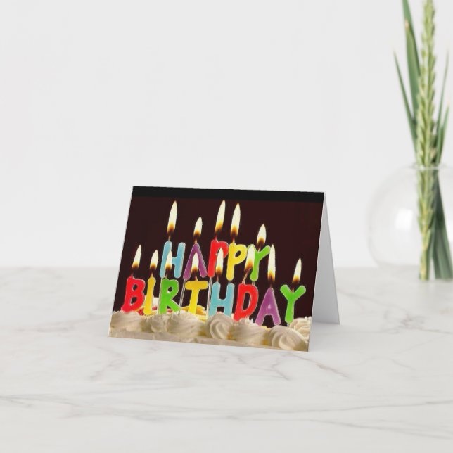 Tarjeta HAPPY BIRTHDAY! Las velas se encienden en torta. (Anverso)