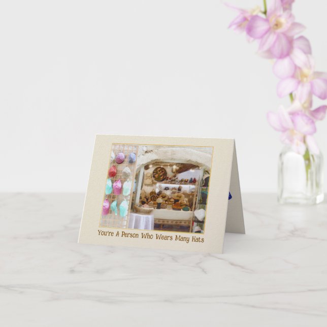 TARJETA "HAPPY BIRTHDAY TO A PERSON WHO WEARS MANY HATS (Orquídea)