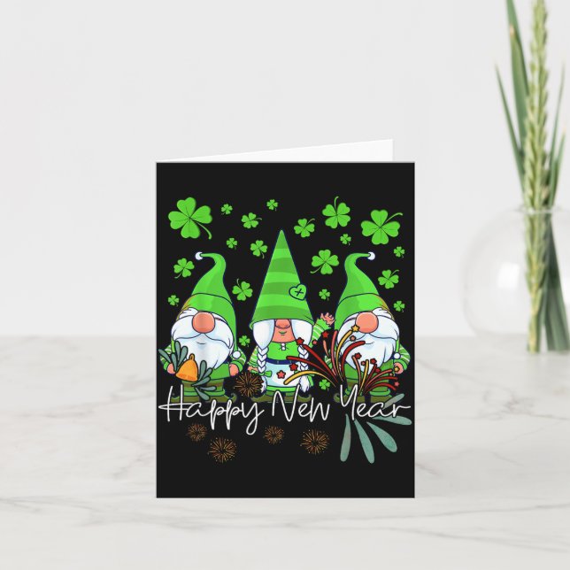 Tarjeta Happy New Year 2023 Gnomes Irish Patrick Day Famil (Anverso)