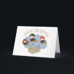 Tarjeta HARRY POTTER™, Hermione y Ron vuelan sobre HOGWART<br><div class="desc">HARRY POTTER™ | Echa un vistazo a este adorable ilustracion de Harry,  Hermione y Ron vuelan sobre palos de escoba sobre el Castillo HOGWARTS™!</div>