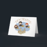 Tarjeta HARRY POTTER™, Hermione y Ron vuelan sobre HOGWART<br><div class="desc">HARRY POTTER™ | Echa un vistazo a este adorable ilustracion de Harry,  Hermione y Ron vuelan sobre palos de escoba sobre el Castillo HOGWARTS™!</div>