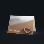 Tarjeta Hawaii Beach Mele Kalikimaka<br><div class="desc">Esta escena de la playa, tomada en Big Beach en Maui, tiene una lei hawaiana morada y blanca y un reflejo acuático. Mele Kalikimaka significa Feliz Navidad en Hawaii. Puedes personalizarlo reemplazando la redacción con tu fiesta favorita diciendo tanto en la parte delantera de la tarjeta como en el interior....</div>
