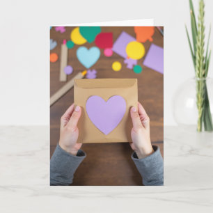 Tarjeta hecha a mano con corazón de papel kraft
