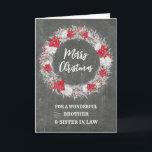 Tarjeta Hermano y hermana de Chalkboard en la ley Feliz Na<br><div class="desc">Feliz Navidad para hermano y hermana en la carta de la ley con un patrón rústico de timbre de campo y corona nevada con poinsettias.</div>