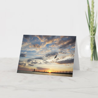 Tarjeta Hermosa puesta de sol nublada sobre el lago Michig