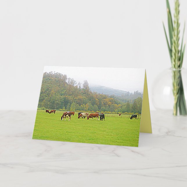 Tarjeta Hermoso rancho, vacas y pastos verdes, escena agrí (Anverso)