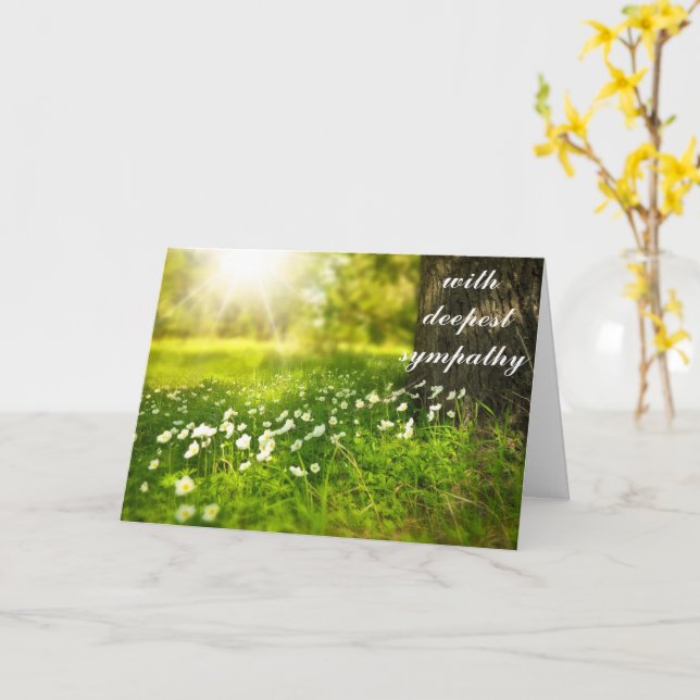 Tarjeta Hermoso Valle Verde con Flores Blancas de Condolen (flor amarilla)