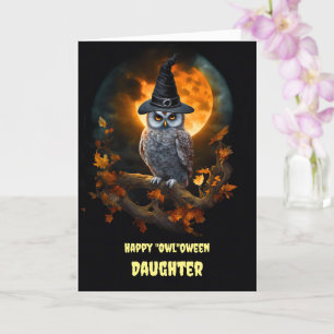 Tarjeta Hija feliz Halloween con búho en follaje otoñal