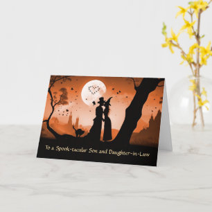 Tarjeta Hijo y hija de ley, pareja feliz de Halloween
