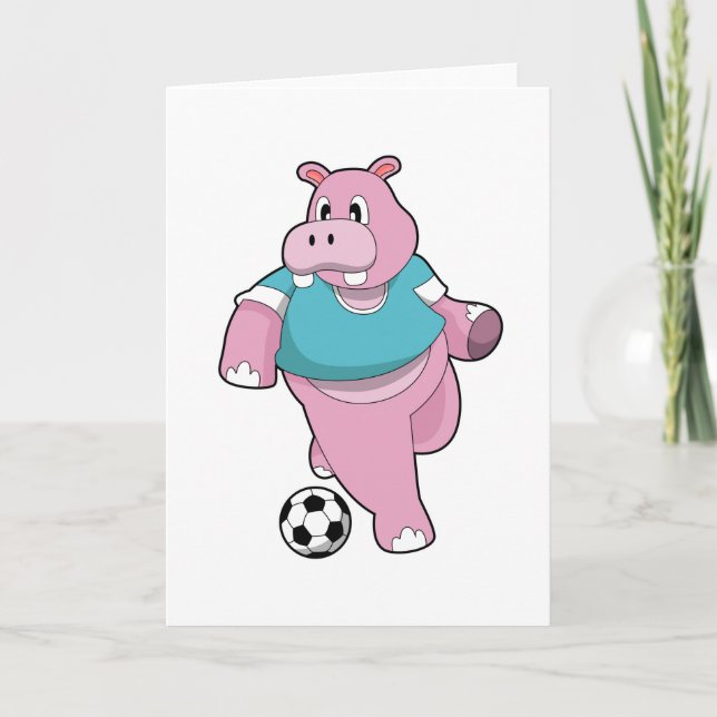 Tarjeta Hipopótamo como jugador de fútbol con fútbol.PNG (Anverso)