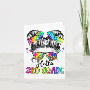 Tarjeta Hola Chica de 3er Grado con Moño de Pelo Despeinad