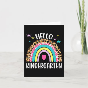 Tarjeta Hola Kindergarten Rainbow De vuelta al profesor es