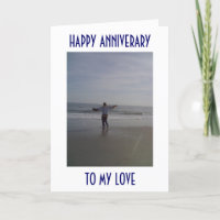 HOMBRE EN LA PLAYA DECLARA SU AMOR EN ANIVERSARIO