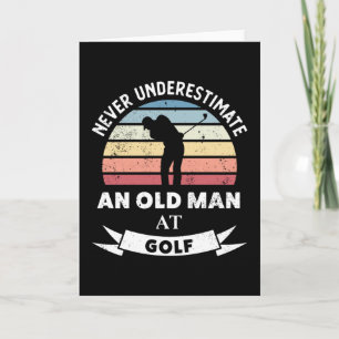Tarjeta Hombre mayor jugando golf regalo divertido para pa