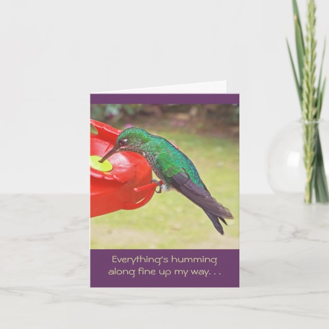TARJETA HUMMINGBIRD EN FEEDER/LAS COSAS ESTÁN HUMMMIENDO A (Anverso)