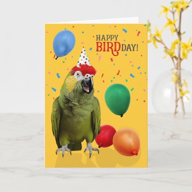 Tarjeta Humor de cumpleaños de loro amazónico pelirrojo di (flor amarilla)