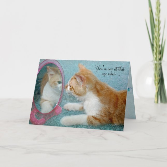 Tarjeta humor de cumpleaños gatito mirado en espejo (Anverso)
