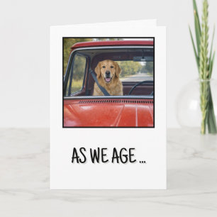 Tarjeta Humor de cumpleaños Golden Retriever con cinturón 