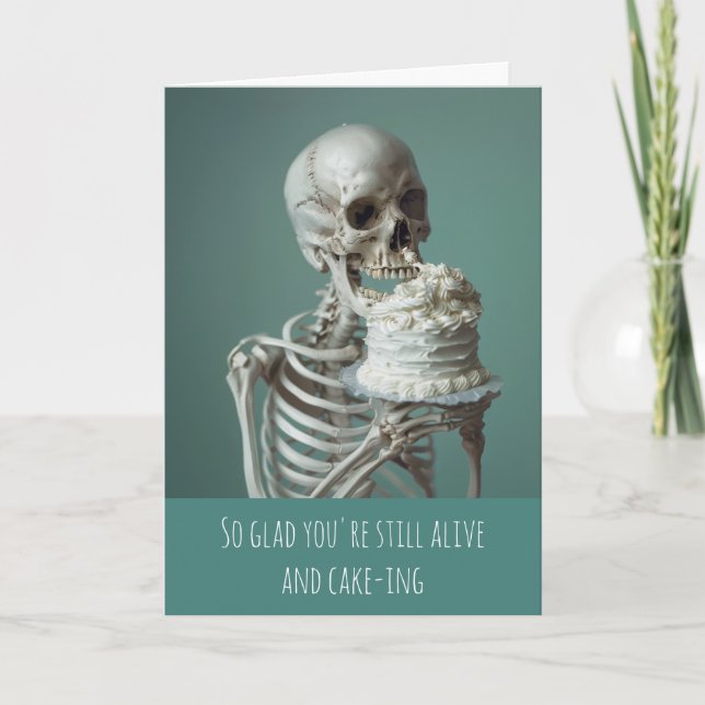 Tarjeta Humor de torta de cumpleaños de Skeleton Feliz cum (Anverso)
