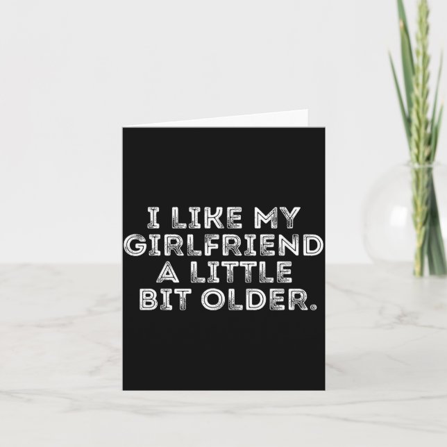 Tarjeta I Like My Girlfriend A Little Bit Older Funny Sayi (Anverso)
