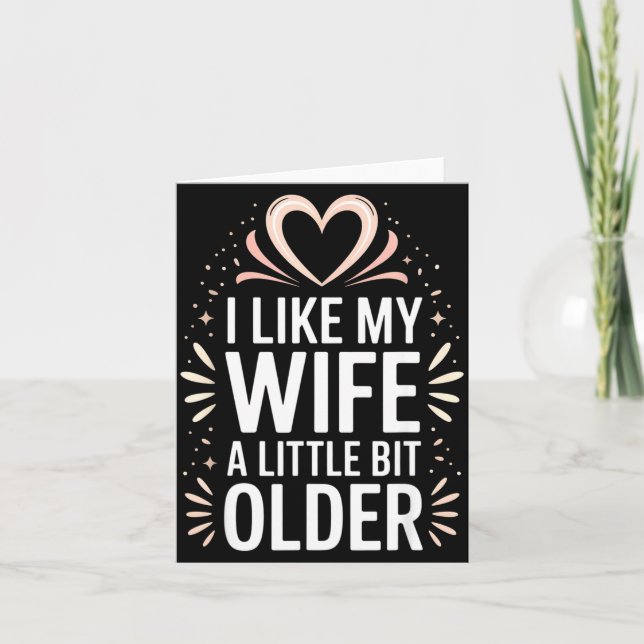 Tarjeta I Like My Wife A Little Bit Older Funny Saying Wom (Anverso)