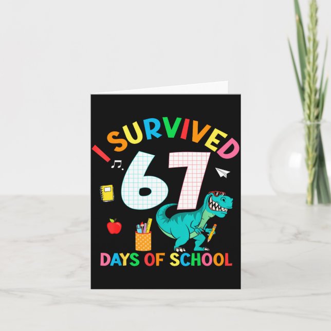 Tarjeta I Survived 67 Days Of School Trex Funny 67 Teacher (Anverso)