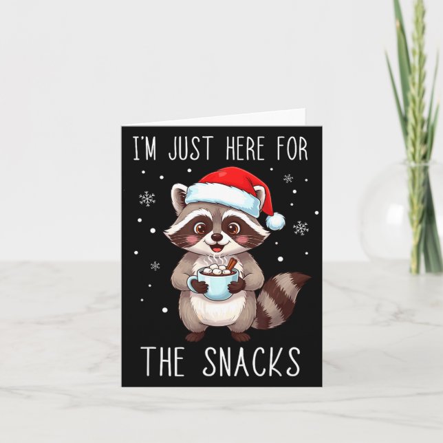 Tarjeta I'm Just Here For The Snacks Christmas Raccoon  (Anverso)