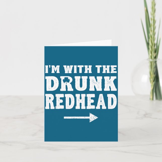 Tarjeta I'm With The Drunk Redhead Funny St Patricks Day  (Anverso)