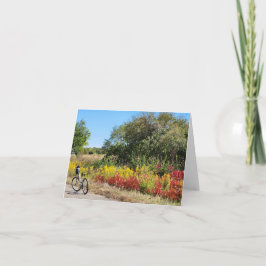 Tarjeta Indiana al borde de la carretera en otoño