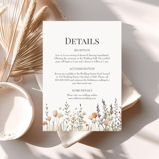 Tarjeta Informativa de Detalles de Boda de Flores  (Peach Wildflowers Wedding Details Enclosure Card on a table with neutral boho decoration.)