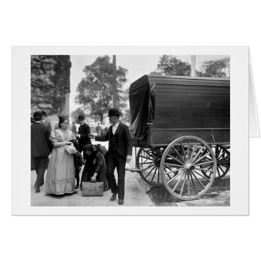 Tarjeta Inmigrantes en el parque de batería, 1900