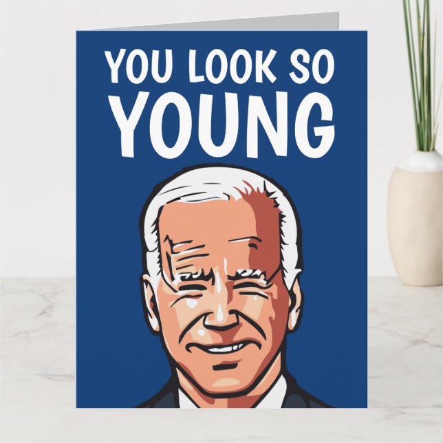TARJETA JOE BIDEN FUNNY BIRTHDAY TE VES TAN JOVEN (Anverso)