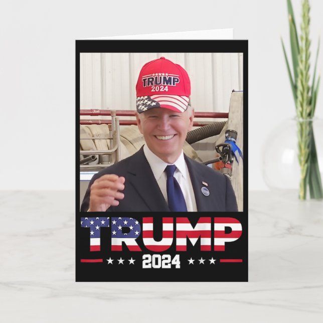 Tarjeta Joe Biden Wearing A Trump Hat  (Anverso)