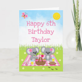 Tarjeta Koala Bear Picnic Pink Gingham Feliz Cumpleaños