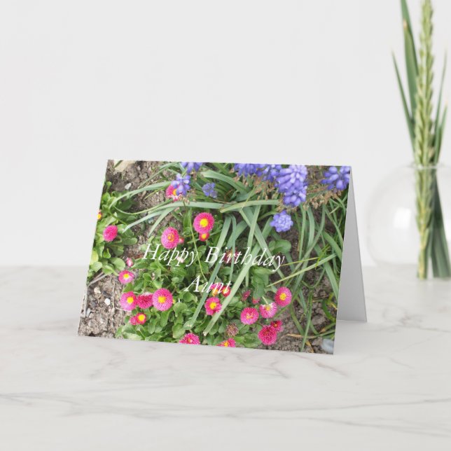 Tarjeta La cama con flores de cumpleaños de la tía (Anverso)