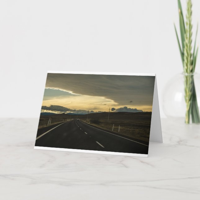 Tarjeta La casa del camino largo - auto en la autopista (Anverso)