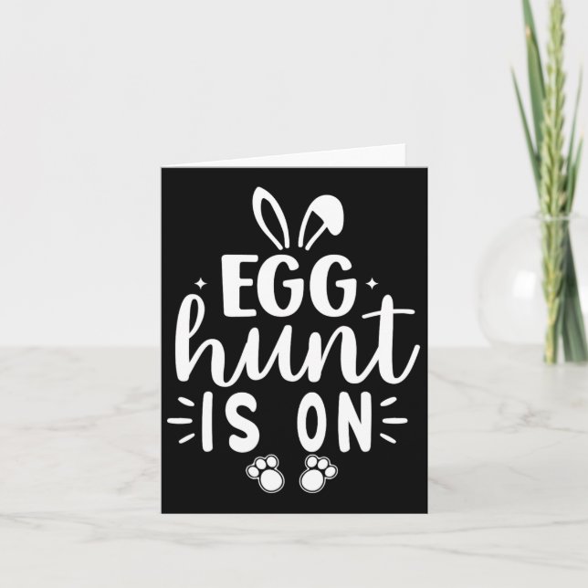 Tarjeta La Caza De Huevos Está En El Divertido Día De Pasc (Anverso)