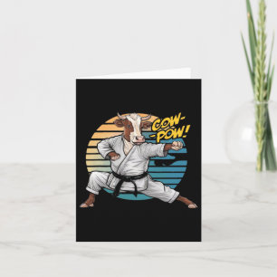 Tarjeta La divertida vaca de las artes marciales de Guay a