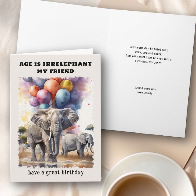 Tarjeta La edad es divertida para los elefantes irlandeses (Age is Irrelephant Funny Birthday Card)