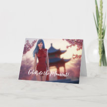 La joven belleza de Cheongsam posando para el Año