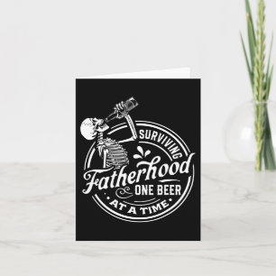 Tarjeta La paternidad una cerveza a la vez Día de los Padr