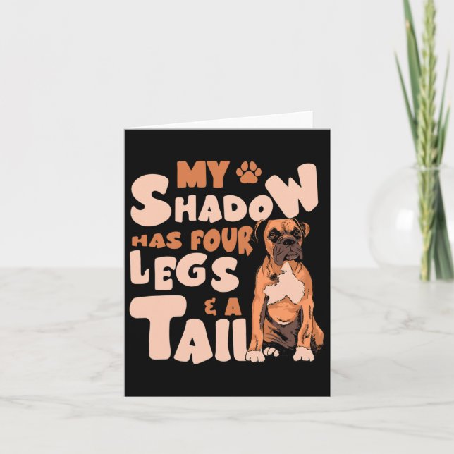 Tarjeta La Sombra Tiene Cuatro Piernas Y Una Cola - Bulldo (Anverso)