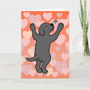 Tarjeta Labrador negro cachorro abraza los corazones Perso