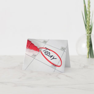 Tarjeta lápiz rojo y círculo en el calendario